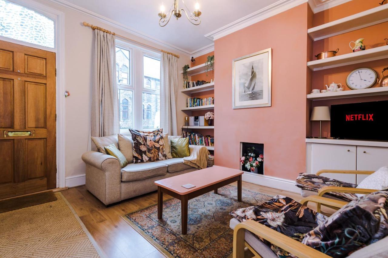 Вилла Cosy House With Garden & Parking, Шефилд Экстерьер фото