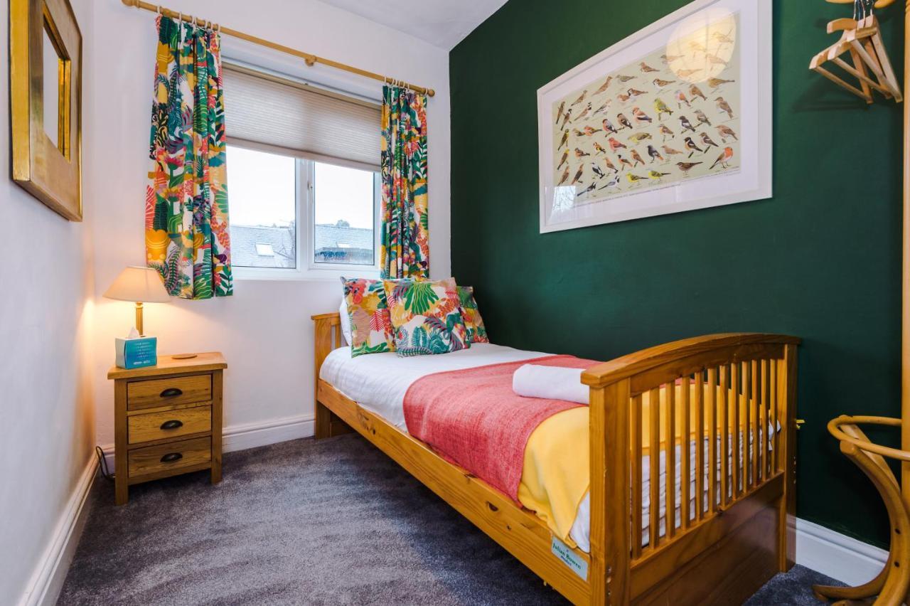 Вилла Cosy House With Garden & Parking, Шефилд Экстерьер фото
