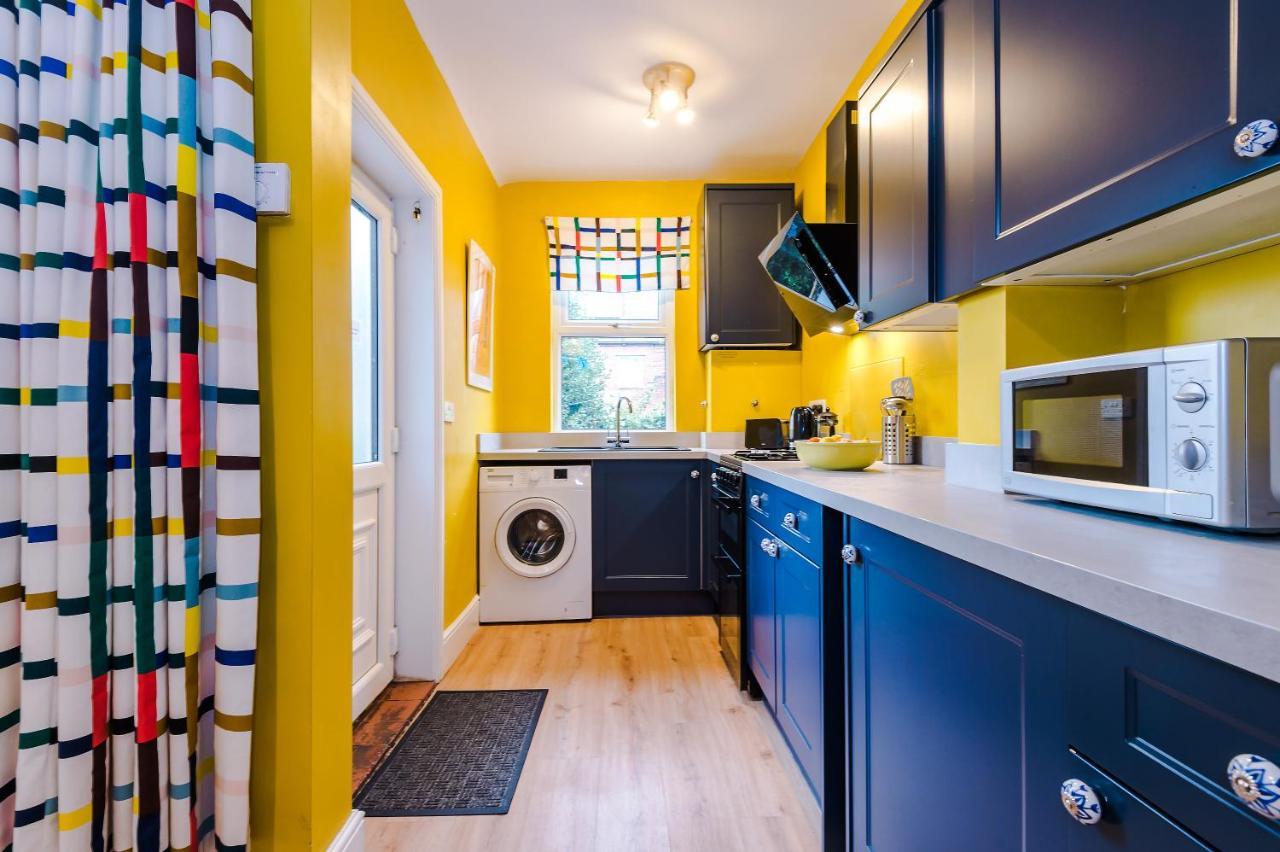 Вилла Cosy House With Garden & Parking, Шефилд Экстерьер фото