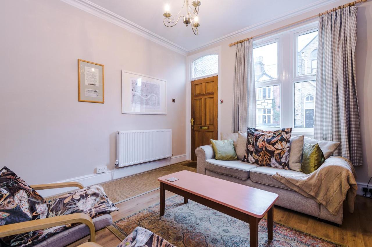 Вилла Cosy House With Garden & Parking, Шефилд Экстерьер фото