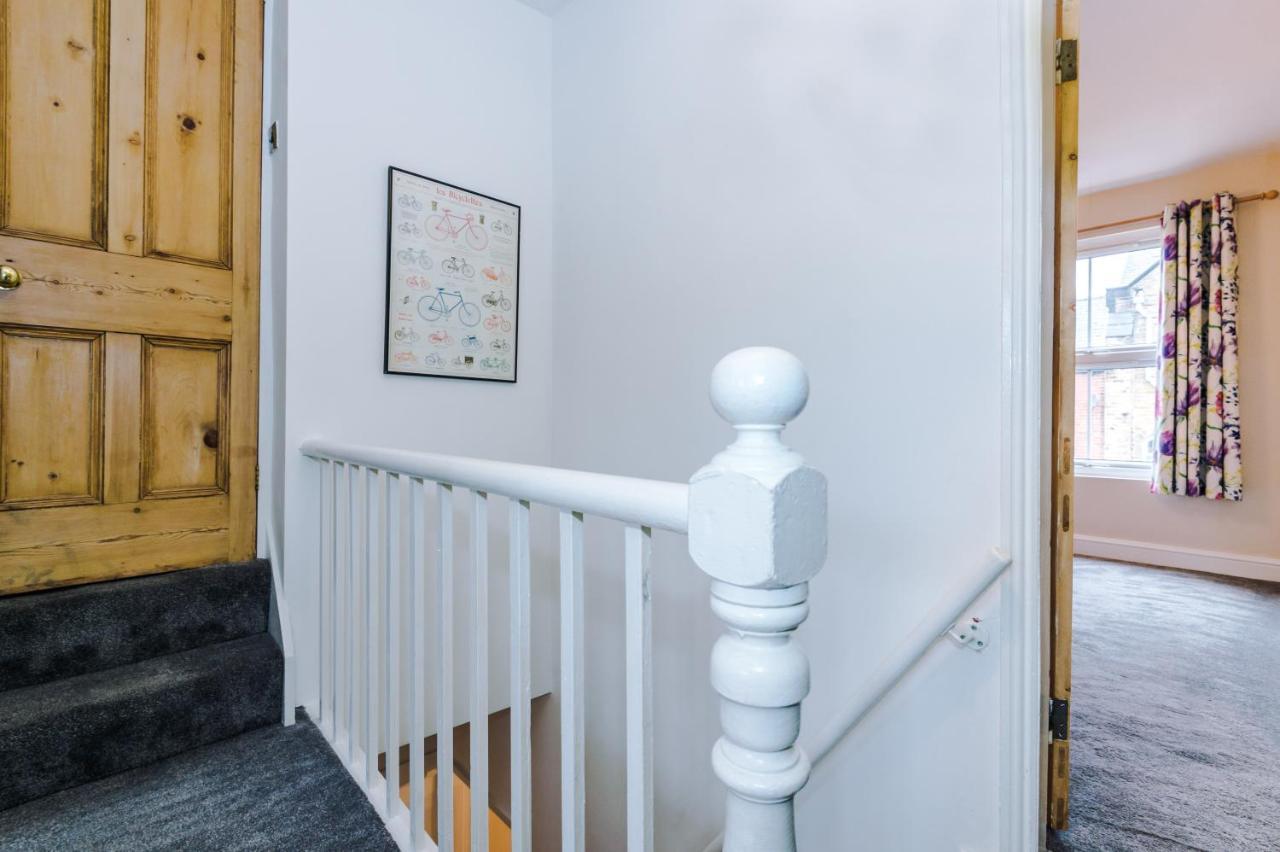 Вилла Cosy House With Garden & Parking, Шефилд Экстерьер фото