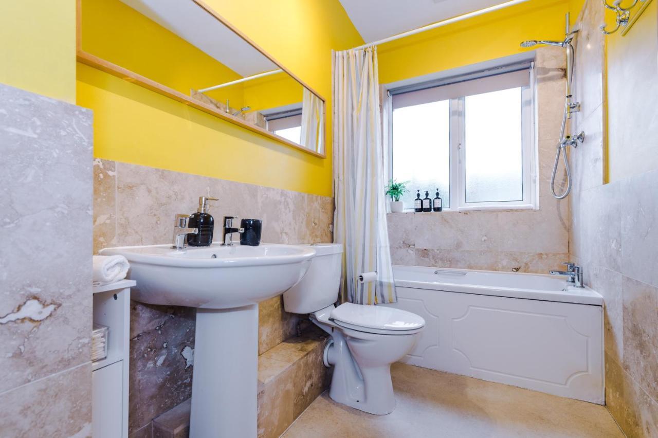 Вилла Cosy House With Garden & Parking, Шефилд Экстерьер фото