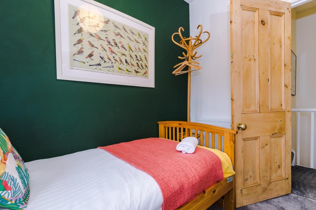 Вилла Cosy House With Garden & Parking, Шефилд Экстерьер фото