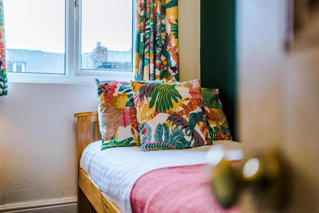 Вилла Cosy House With Garden & Parking, Шефилд Экстерьер фото